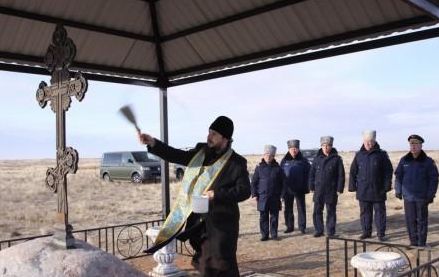 Файл:Освящение часовни в Баскунч. степи.jpg